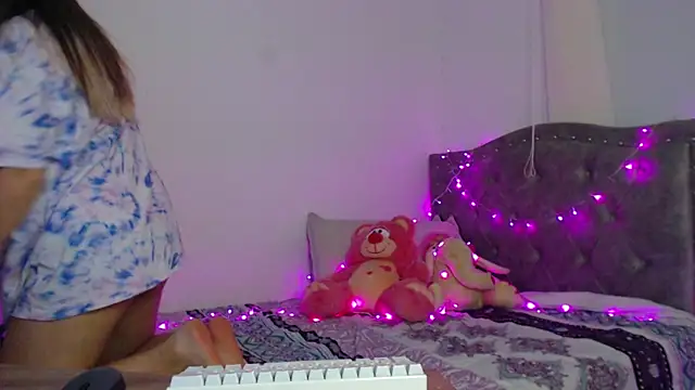 Giia paiige18 online show from March 22, 2025, 3:09 am