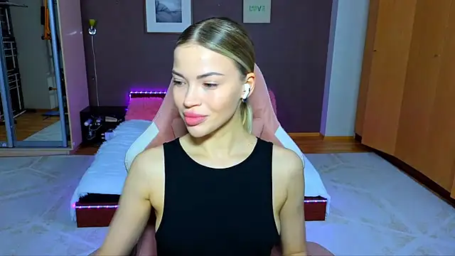 EmmyMills online show from January 27, 2025, 10:38 pm