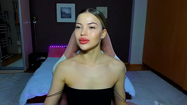 EmmyMills online show from February 23, 2025, 10:20 pm