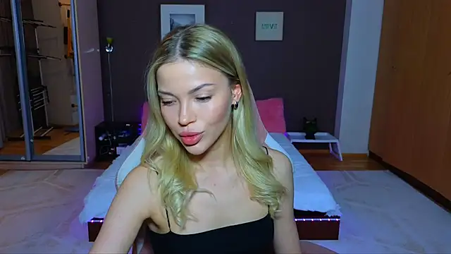 EmmyMills online show from January 17, 2025, 9:06 pm