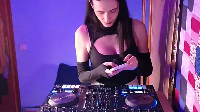 MemiKouki online show from March 15, 2025, 7:59 pm