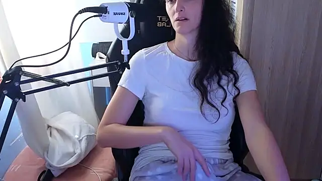 MemiKouki online show from September 28, 2025, 2:13 pm