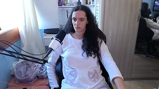 MemiKouki online show from September 25, 2025, 2:23 pm