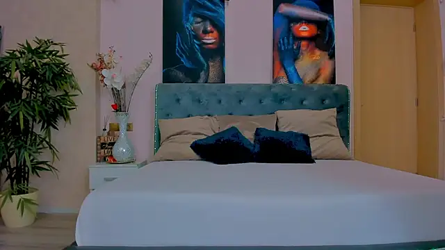 MichelleReys online show from September 12, 2025, 8:08 pm