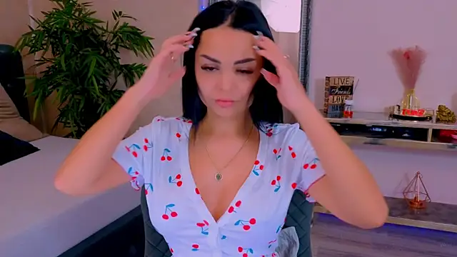 MichelleReys online show from November 1, 2025, 8:46 pm