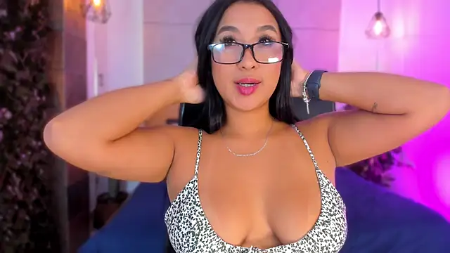 BellaHarllow online show from March 12, 2026, 7:40 pm