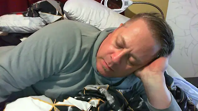 Snapshot of Mic_Oxinner chatting on October 11, 2025, 10:16 am Mic Oxinner online show from October 11, 2025, 10:16 am