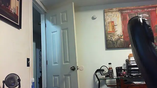 Snapshot of Mic_Oxinner chatting on May 5, 2026, 10:57 pm Mic Oxinner online show from May 5, 2026, 10:57 pm