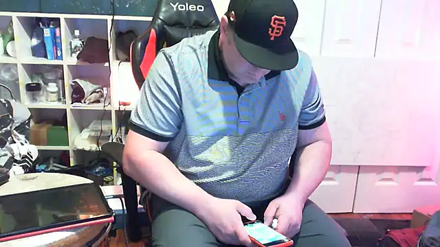 Snapshot of Mic_Oxinner chatting on September 22, 2025, 4:07 am Mic Oxinner online show from September 22, 2025, 4:07 am