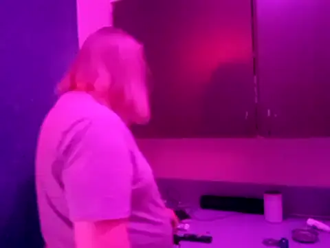 Snapshot of Mic_Oxinner chatting on January 29, 2025, 12:24 pm Mic Oxinner online show from January 29, 2025, 12:24 pm