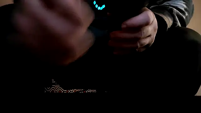 Snapshot of Mic_Oxinner chatting on October 3, 2025, 3:30 am Mic Oxinner online show from October 3, 2025, 3:30 am