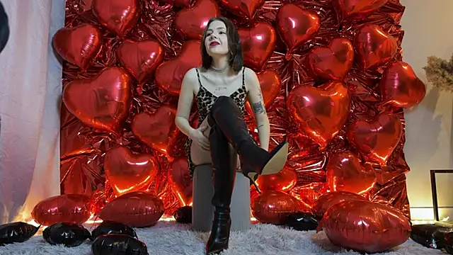 AnnaTrueno online show from February 13, 2026, 7:36 pm