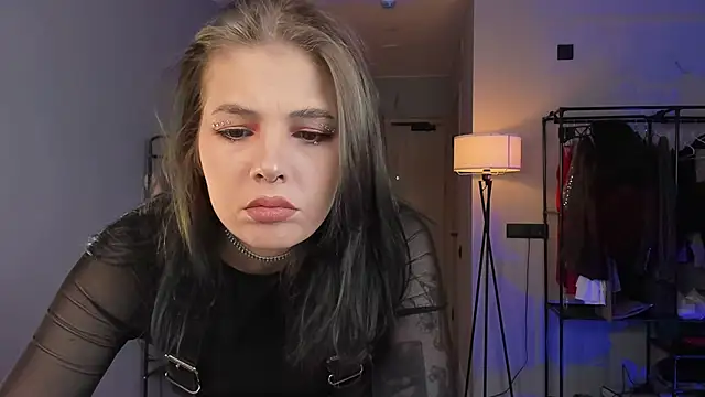 AnnaTrueno online show from September 28, 2025, 6:37 pm