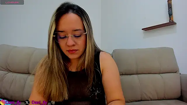 Snapshot of Dani_javi chatting on February 18, 2026, 11:01 pm Dani javi online show from February 18, 2026, 11:01 pm