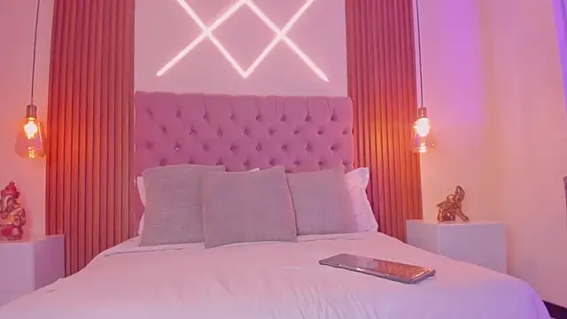 Sophia turneer online show from April 11, 2026, 1:24 am