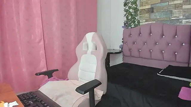 elizabeth mature23 online show from December 5, 2024, 1:33 pm