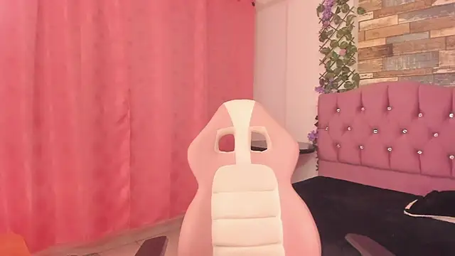 elizabeth mature23 online show from December 13, 2024, 1:01 pm