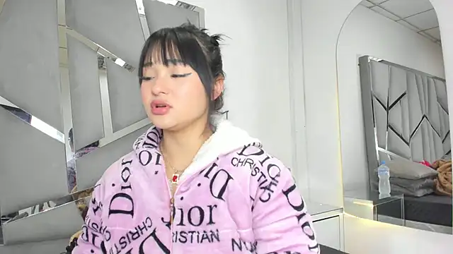 Catherinee69 x online show from October 18, 2025, 3:52 am