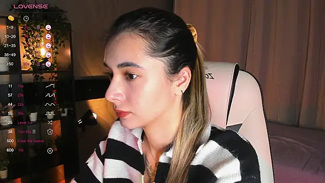 DarlaLike online show from December 4, 2025, 3:38 am