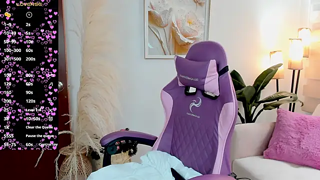 veronika naughty online show from November 20, 2025, 3:02 pm