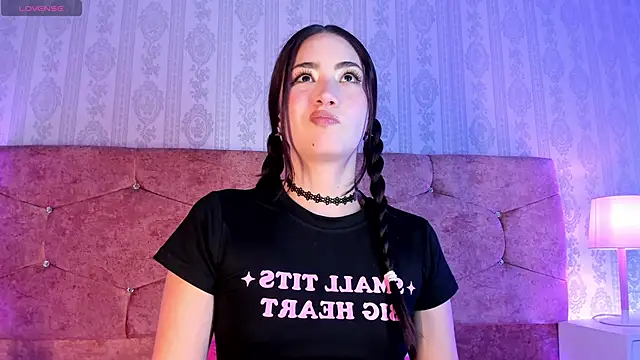 Snapshot of lunar_leen chatting on November 11, 2025, 7:41 pm lunar leen online show from November 11, 2025, 7:41 pm