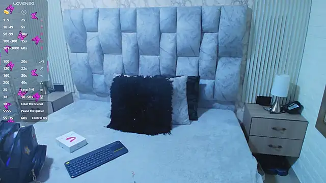 charlotte  G online show from October 2, 2025, 11:02 am