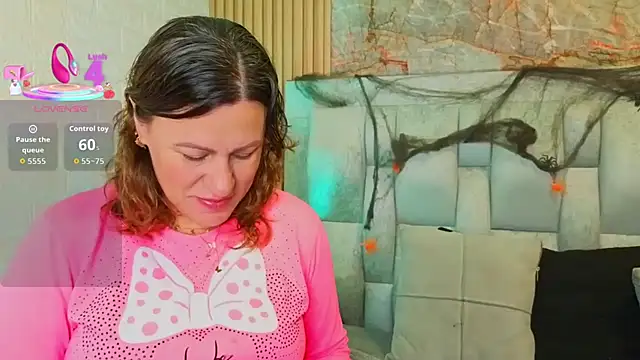 charlotte  G online show from October 19, 2025, 11:57 am