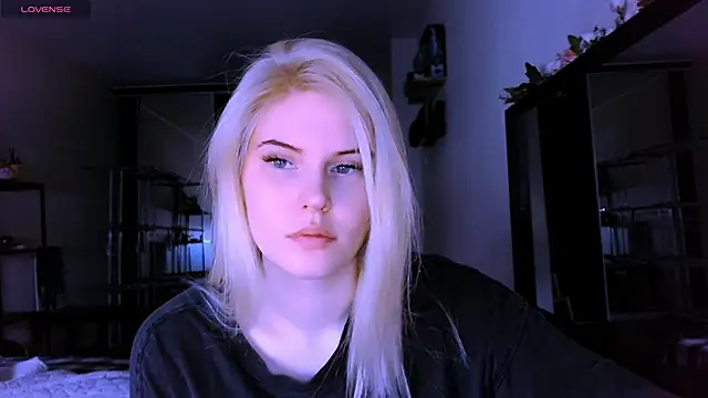 Snapshot of VoluptuousDreams chatting on March 15, 2025, 1:40 pm VoluptuousDreams online show from March 15, 2025, 1:40 pm