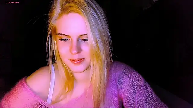 Snapshot of VoluptuousDreams chatting on March 22, 2025, 6:14 pm VoluptuousDreams online show from March 22, 2025, 6:14 pm