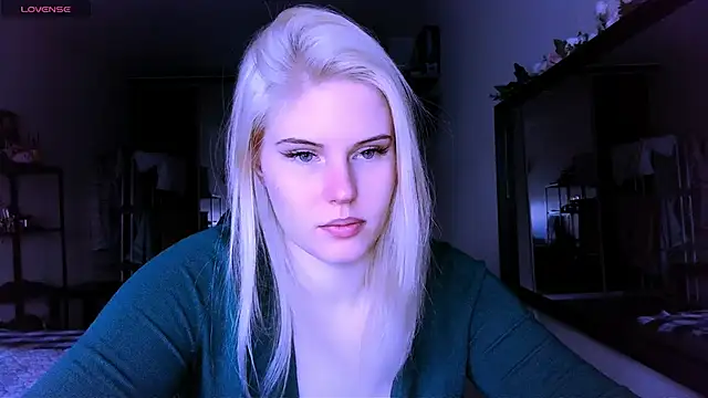 Snapshot of VoluptuousDreams chatting on March 16, 2025, 2:55 pm VoluptuousDreams online show from March 16, 2025, 2:55 pm