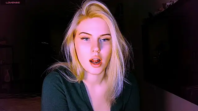 Snapshot of VoluptuousDreams chatting on March 14, 2025, 5:57 pm VoluptuousDreams online show from March 14, 2025, 5:57 pm