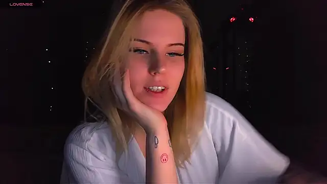 Snapshot of VoluptuousDreams chatting on January 17, 2025, 6:23 pm VoluptuousDreams online show from January 17, 2025, 6:23 pm