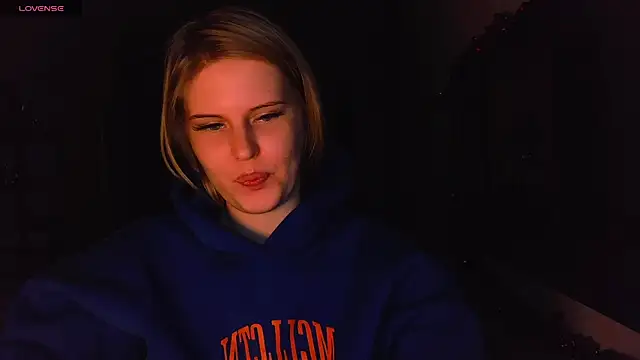 Snapshot of VoluptuousDreams chatting on February 7, 2025, 6:34 pm VoluptuousDreams online show from February 7, 2025, 6:34 pm