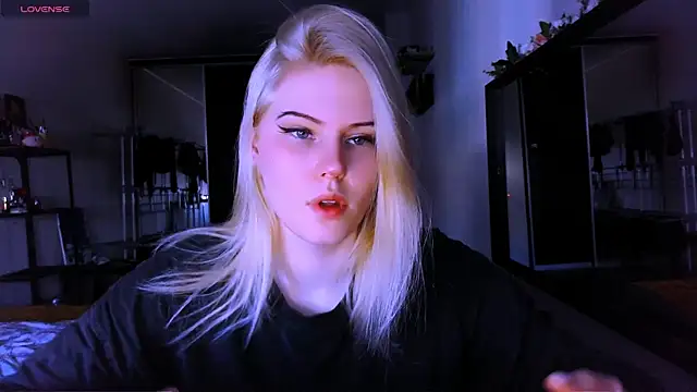 Snapshot of VoluptuousDreams chatting on March 9, 2025, 1:04 pm VoluptuousDreams online show from March 9, 2025, 1:04 pm