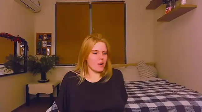 Snapshot of VoluptuousDreams chatting on December 15, 2024, 5:53 pm VoluptuousDreams online show from December 15, 2024, 5:53 pm