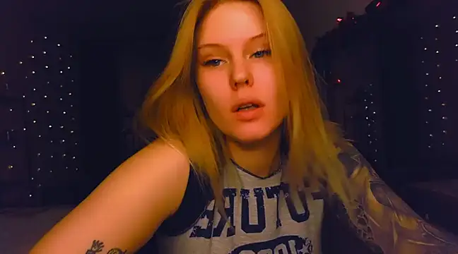 Snapshot of VoluptuousDreams chatting on December 8, 2024, 3:13 pm VoluptuousDreams online show from December 8, 2024, 3:13 pm