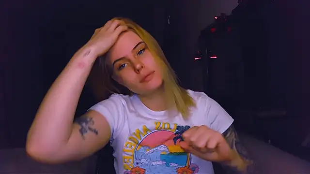 Snapshot of VoluptuousDreams chatting on December 12, 2024, 2:00 pm VoluptuousDreams online show from December 12, 2024, 2:00 pm