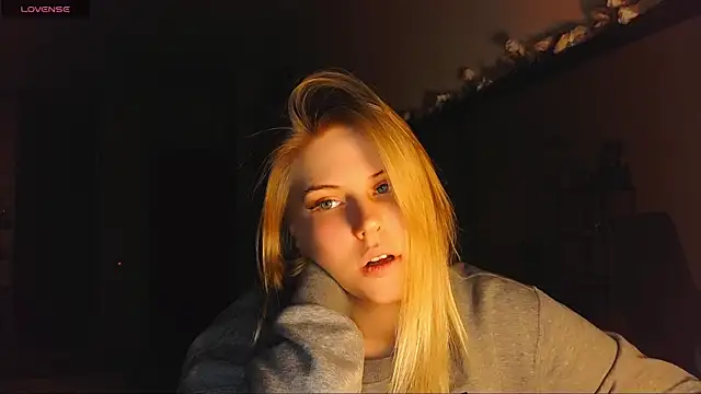 Snapshot of VoluptuousDreams chatting on February 23, 2025, 6:56 pm VoluptuousDreams online show from February 23, 2025, 6:56 pm