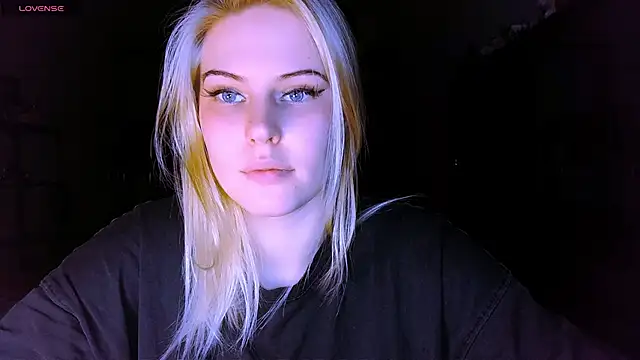 Snapshot of VoluptuousDreams chatting on March 9, 2025, 7:15 pm VoluptuousDreams online show from March 9, 2025, 7:15 pm