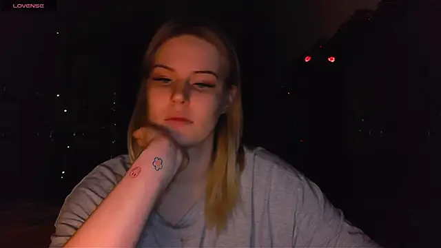 Snapshot of VoluptuousDreams chatting on January 19, 2025, 6:21 pm VoluptuousDreams online show from January 19, 2025, 6:21 pm