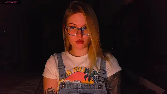 Snapshot of VoluptuousDreams chatting on February 7, 2025, 3:30 pm VoluptuousDreams online show from February 7, 2025, 3:30 pm