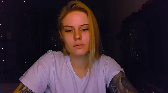 Snapshot of VoluptuousDreams chatting on December 19, 2024, 1:18 pm VoluptuousDreams online show from December 19, 2024, 1:18 pm