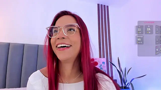 Scarlett Morgan  online show from November 18, 2025, 7:50 pm