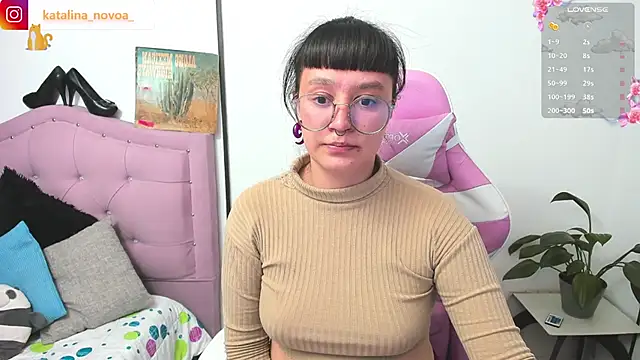 Katalina novoa online show from May 29, 2026, 1:55 am