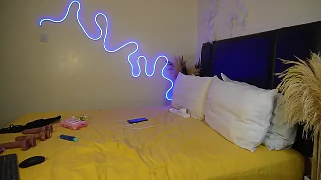  Watuluv  online show from February 8, 2025, 4:35 pm