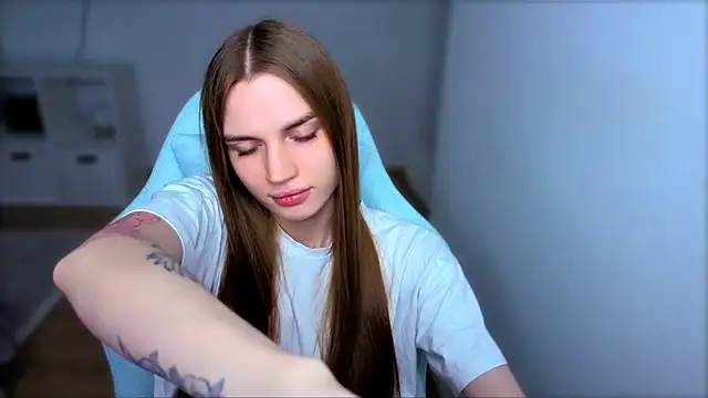 StellaLawless online show from September 25, 2025, 8:04 pm