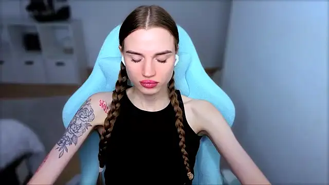 StellaLawless online show from October 3, 2025, 8:32 pm