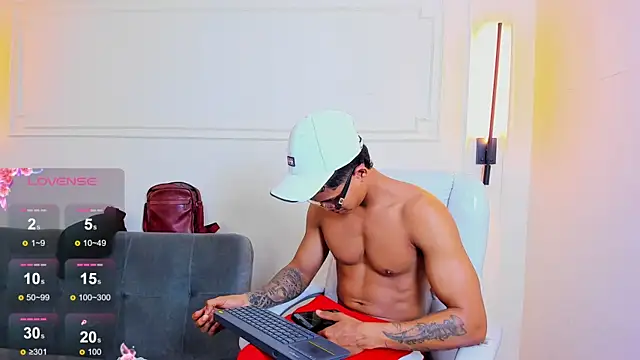 Snapshot of Paradise_boy_s chatting on June 2, 2026, 2:06 pm Paradise boy s online show from June 2, 2026, 2:06 pm