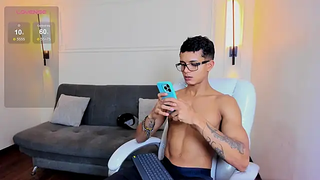 Paradise boy s online show from November 12, 2025, 9:51 pm