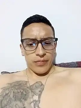 Snapshot of edison95505 chatting on April 17, 2026, 2:36 am edison95505 online show from April 17, 2026, 2:36 am